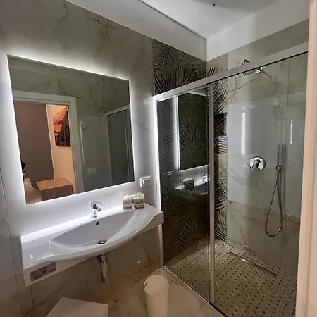 Goldenhouse Guest house *