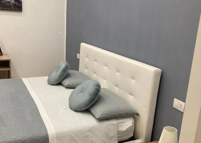 Goldenhouse 3* Νάπολη